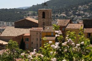 La Collégiale St-Paul située à Hyères est classée au titre des monuments historiques